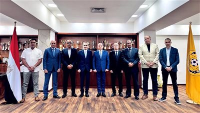 جلسة ودية بين محافظ الإسماعيلية وأعضاء لجنة إنقاذ النادي 