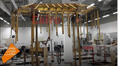 رحلة 6 أشهر لإحياء كنز ذهبي.. قصة ترميم مظلة الملك توت عنخ آمون الفريدة بالمتحف المصري الكبير