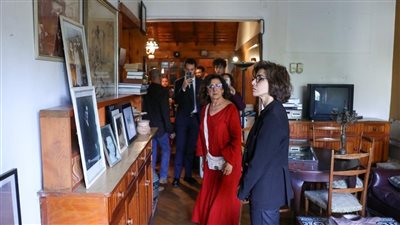 وزيرة الثقافة الفرنسية تزور استوديوهات يوسف شاهين على هامش احتفالية المتحف المصري الكبير