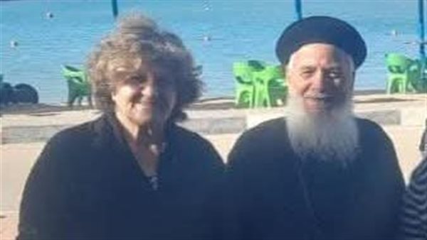 كاهن الكنيسة وزوجته