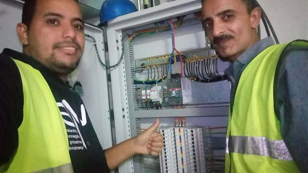 أحد عمال المخازن