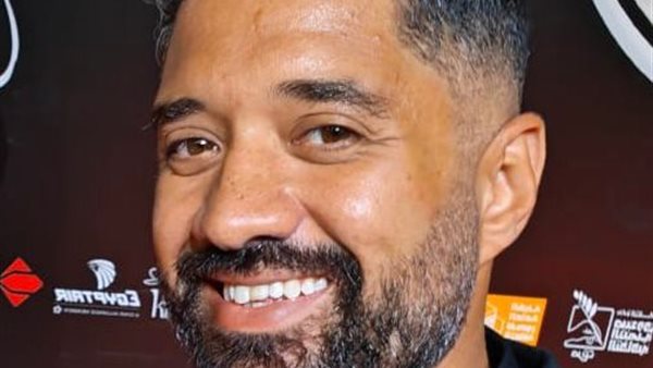 عزت قائد كورال حفل