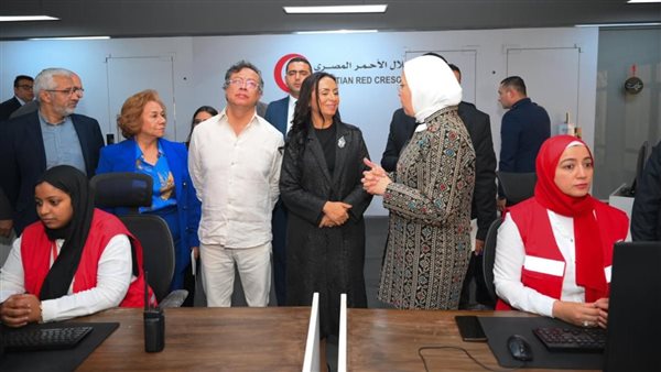 آمال إمام ووزيرة