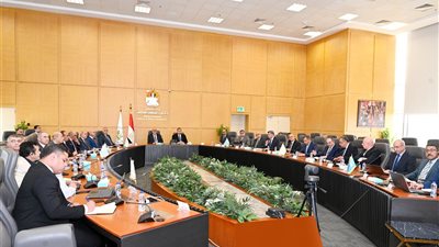 بحضور رؤساء المصانع والشركات.. قيادات الإسكان والهيئة العربية للتصنيع تتابع موقف مشروعات حياة كريمة