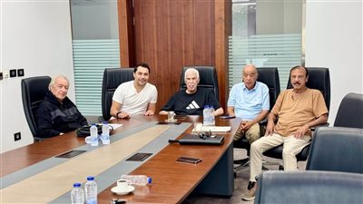 الظهور الأول لـ حسن شحاتة في اتحاد الكرة بعد أزمته الصحية الأخيرة| صور