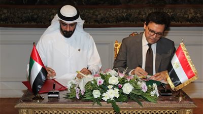 وزير الثقافة يوقع مذكرة تفاهم مع نظيره الإماراتي للتعاون في المجال الثقافي