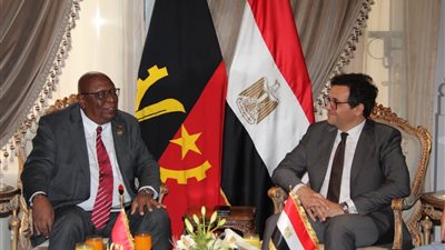 وزير الثقافة يلتقي نظيره الأنجولي لبحث آفاق التعاون المشترك 