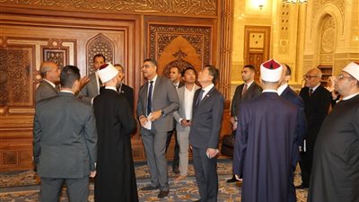 أسامة الأزهري يستقبل الوزير المكلف بالشئون الإسلامية بسنغافورة ويصحبه في جولة بمسجد مصر الكبير| صور 