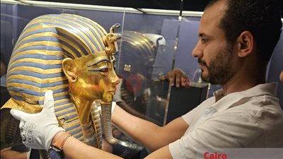 مرمم القناع الذهبي لتوت عنخ آمون: شعرت أنني أودع صديقًا عمره آلاف السنين 