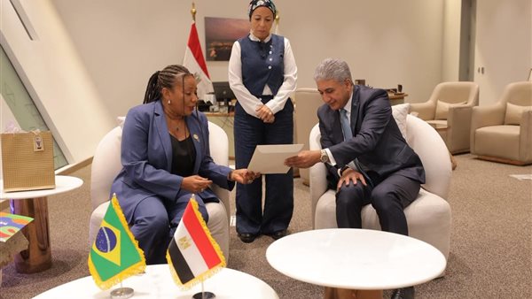  وزير السياحة يستقبل