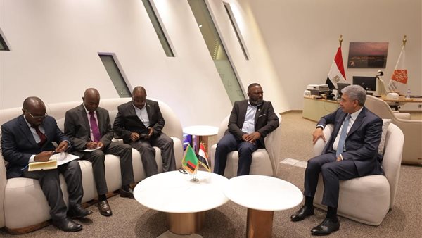 وزير السياحة والآثار