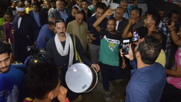 أهالي المنيب يستقبلون