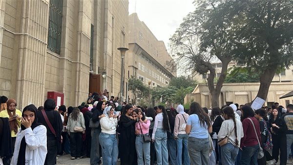 طلاب تجارة القاهرة