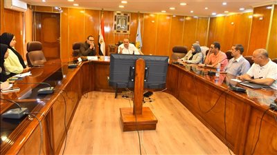 محافظ أسيوط يعقد اجتماعا مع مسئولي الجمعيات الأهلية لبحث تطوير منظومة النظافة والقضاء على ظاهرة النباشين