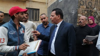 تحرك فوري من رئيس حي باب الشعرية لتنفيذ قرارات الإخلاء الإداري وإنقاذ سكان العقارات المهددة | صور