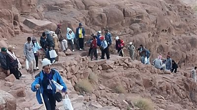 إقبال كبير من السائحين على زيارة المقدسات الدينية بسانت كاترين