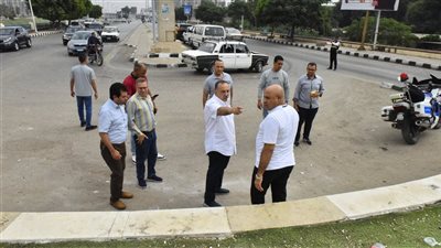 محافظ أسيوط يوجه بإعادة تخطيط المحاور المرورية وتوسعة الشوارع لتحقيق السيولة المرورية