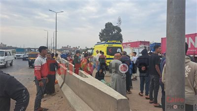 عودة الحركة المرورية لطبيعتها بعد تصادم دراجة نارية وسيارة ربع نقل أمام كوبري سرياقوس بالخانكة