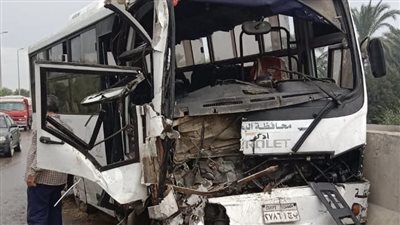 إصابة 21 شخصا في حادث تصادم بين ميني باص وسيارة محملة بالطوب بالبحيرة