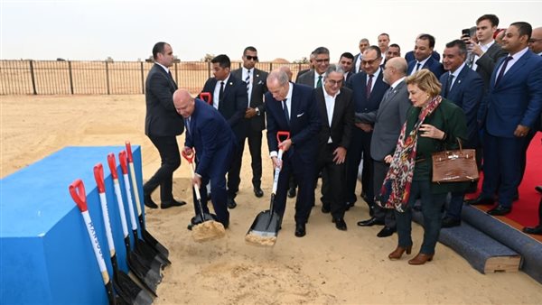 وضع حجر أساس مصنع