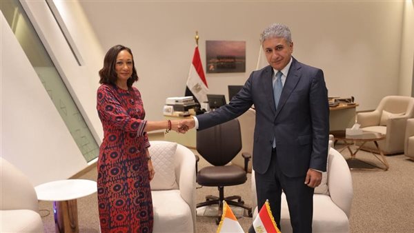  وزير السياحة يستقبل