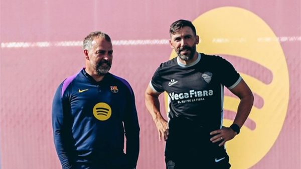 هانز فليك ومدرب إلتشي