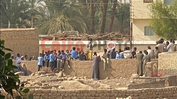 طلاب يودعون مدير