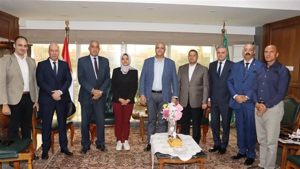 محافظ القليوبية يجتمع