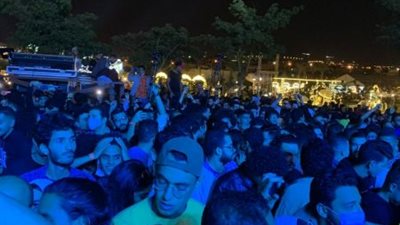 تزاحم شديد في أول حفل جماهيري لـ”كايروكي” وسط تحذيرات الحكومة (صور وفيديو)