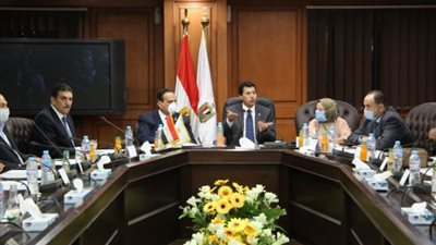 أشرف صبحي يجتمع بالاتحادات الرياضية الإفريقية