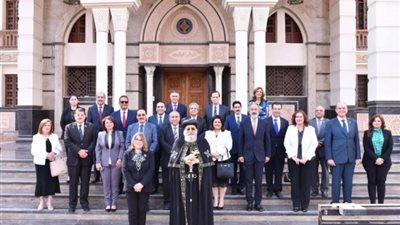 البابا تواضروس يحث أعضاء مجلس الشيوخ على المسئولية الوطنية في نهضة مصر الحديثة