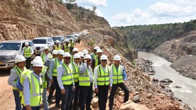 “الجزار” يتفقد مشروع إنشاء سد ومحطة جيوليوس نيريري لتوليد الكهرباء على نهر روفيجي في تنزانيا