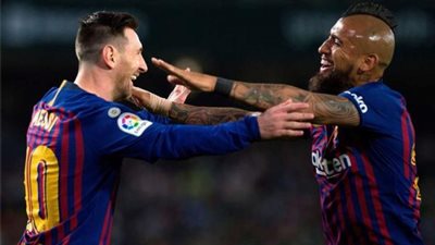 فيدال عن المقارنة بين ميسي ورونالدو: ليونيل فضائي