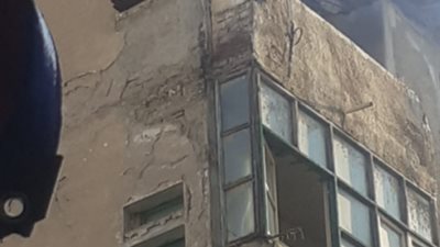 إخلاء عمارة تابعة لهيئة الأوقاف بإيتاي البارود بعد سقوط سقف شرفة الطابق الأخير (فيديو وصور)