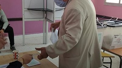 والد أول ضابط شهيد بعد “30 يونيو”: المشاركة في الانتخابات حق يجب ألا نفرط فيه (صور)