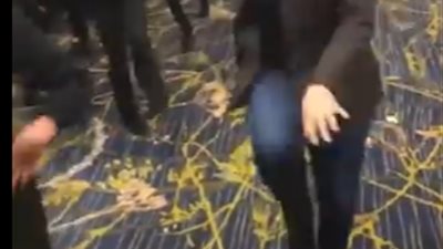 كامالا هاريس نائبة رئيس أمريكا ترقص على الطبول مع الأطفال