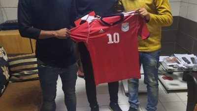 المهاجم الغاني “أومري” ينضم لصفوف فريق النصر (صورة)