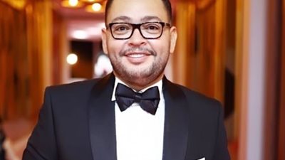 أحمد رزق يتوقف عن تصوير “في يوم وليلة” أسبوعا بسبب إصابة في ركبته