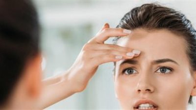 أسباب ظهور الحبوب على شعر الحاجب