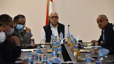 وزير الإسكان يتابع توصيل المرافق للحي الحكومي بالعاصمة الإدارية