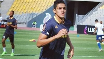 مقابل 700 ألف جنيه.. مدافع الأهلي السابق يوقع للإنتاج 5 مواسم