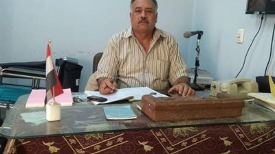 مدير محطة دشنا ينقذ سيدة بعد سقوطها أسفل عجلات قطار السكة الحديد