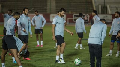 الأهلي يدرس إعارة بعض اللاعبين الشباب