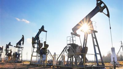 أسعار النفط تتراجع رغم التفاؤل بشأن لقاح ضد فيروس كورونا