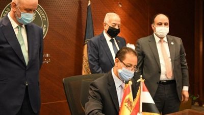 “عمران”: التعاقد مع “البورصة الإسباني” على منح الماجستير في الأسواق المالية