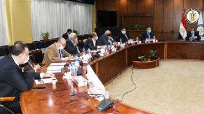 وزير البترول يبحث مع جمعيات المستثمرين سبل تحفيز الاستثمارات الوطنية