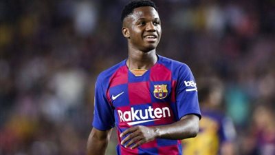 والد فاتي يطمئن جماهير برشلونة: اللاعب بصحة جيدة