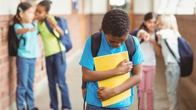 “اليونسكو”: 11 عادة تساعد الطفل على النشأة في بيئة خصبة للتنمر