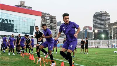 جلسة فنية بين مدحت عبد الهادي ولاعبي الزمالك