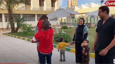“أُُنس الأسرة المفقودة”.. حكاية صغار وكبار بلا مأوى في أكبر مجمع بمصر (معايشة)